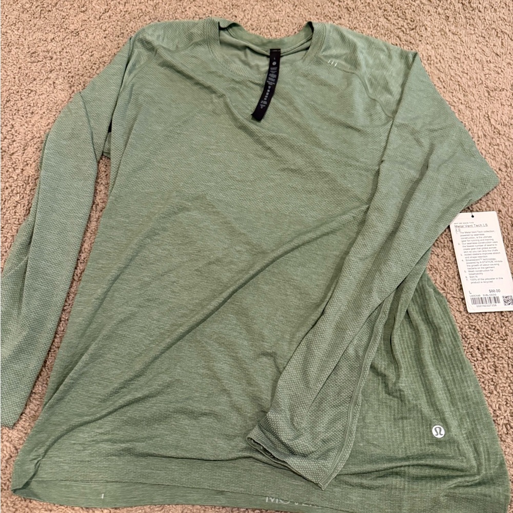 Lululemon Athletica green Long Sleeve Top metal vent
